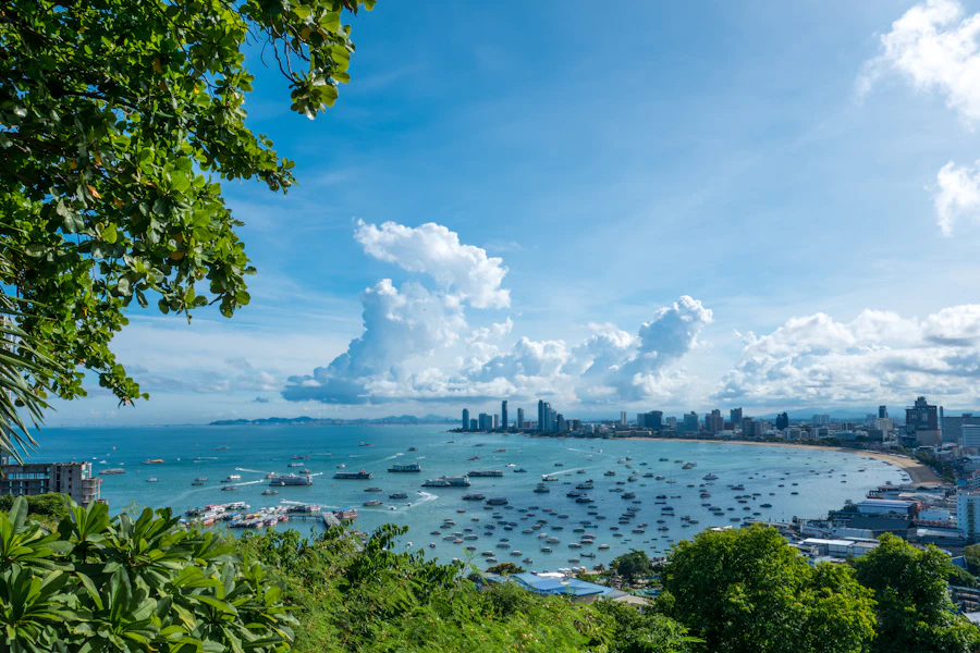 Bucht von Pattaya mit Booten vom Aussichtspunkt
