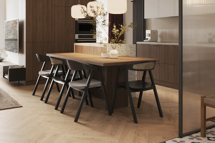 Essbereich mit Holztisch in einer modernen Wohnung